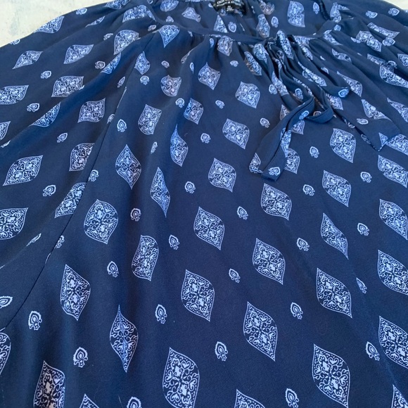 Beautiful flowing Cotton On blouse - Picture 7 of 8